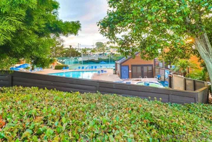 Swimming Pool/Hot Tub/Sauna
