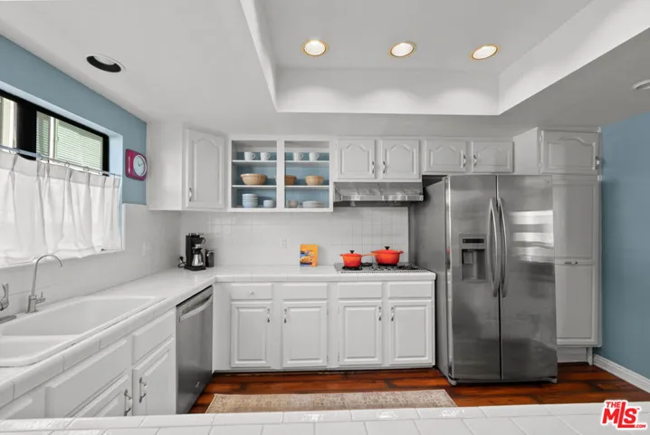 4338 Gentry Avenue Unit 2, Los Angeles, California 91604 — photo 4
