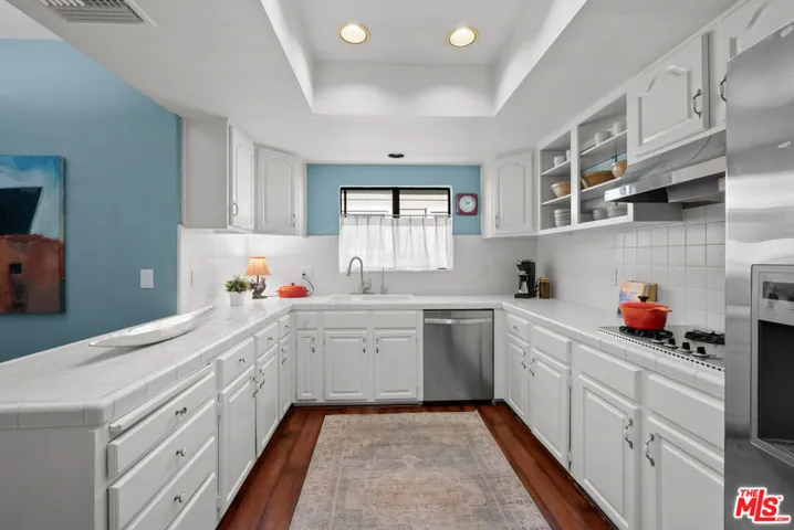 4338 Gentry Avenue Unit 2, Los Angeles, California 91604 — photo 5