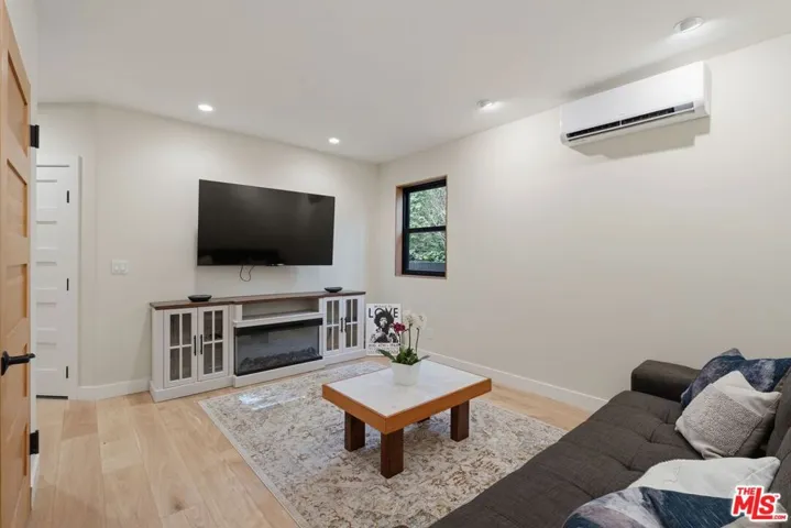 12430 Mitchell Avenue, Los Angeles, California 90066 — photo 4