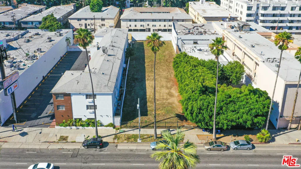 7045 W Sunset Blvd