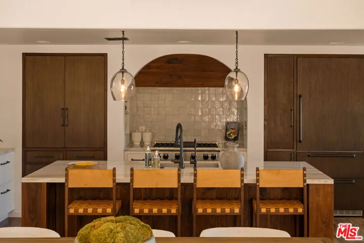 8148 Mannix Drive, Los Angeles, California 90046 — photo 5