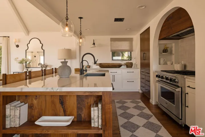 8148 Mannix Drive, Los Angeles, California 90046 — photo 4