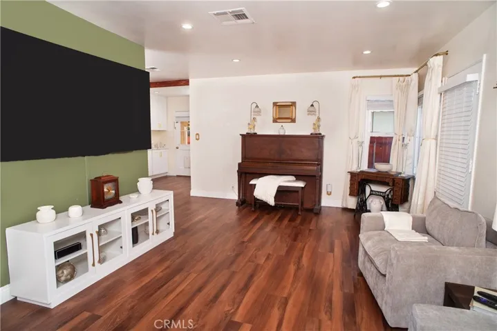 6655 Yarmouth Avenue, Los Angeles, California 91335 — photo 4