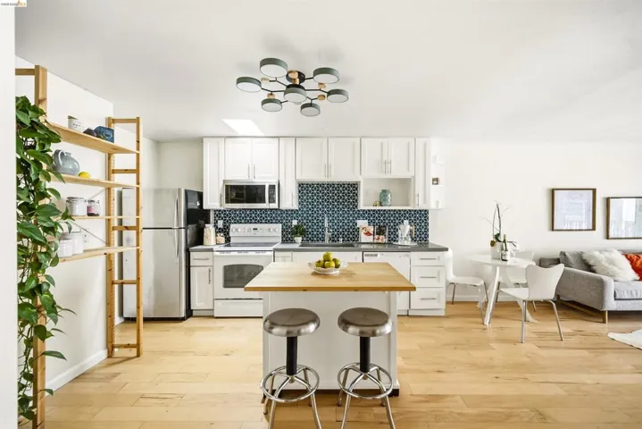 427 Lagunitas Ave 305, Oakland, California 94610 — photo 5