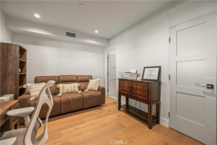 10612 Bloomfield Street, Toluca Lake, California 91602 — photo 5
