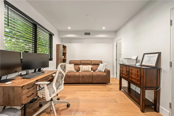 10612 Bloomfield Street, Toluca Lake, California 91602 — photo 4