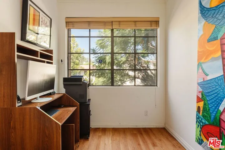 10336 Almayo Avenue 302, Los Angeles, California 90064 — photo 5