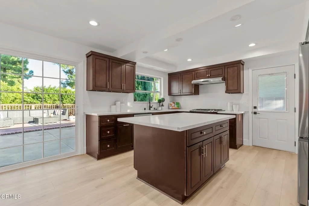 10-web-or-mls-10856-topeka-dr 10-web-or-mls-10856-topeka-dr