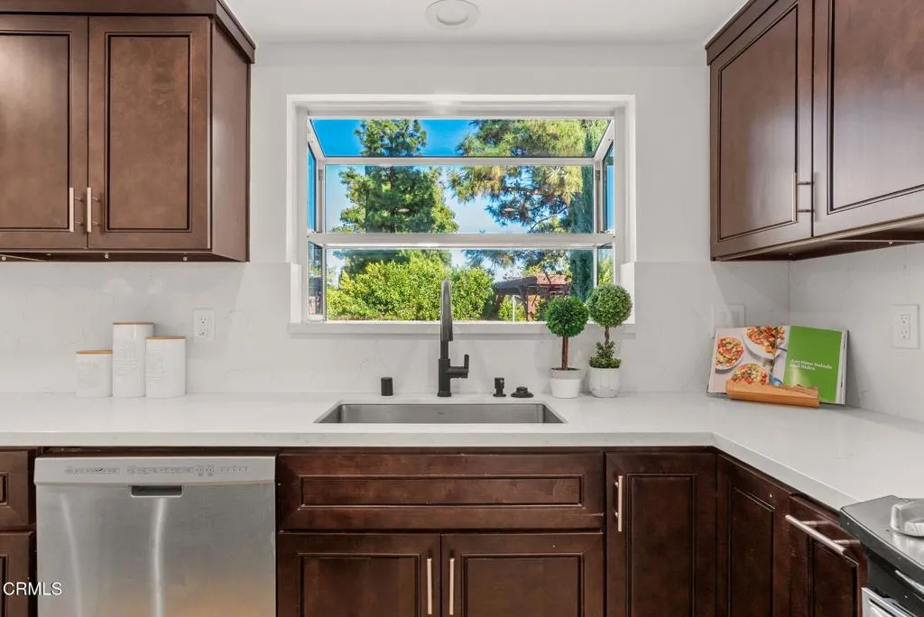 12-web-or-mls-10856-topeka-dr 12-web-or-mls-10856-topeka-dr