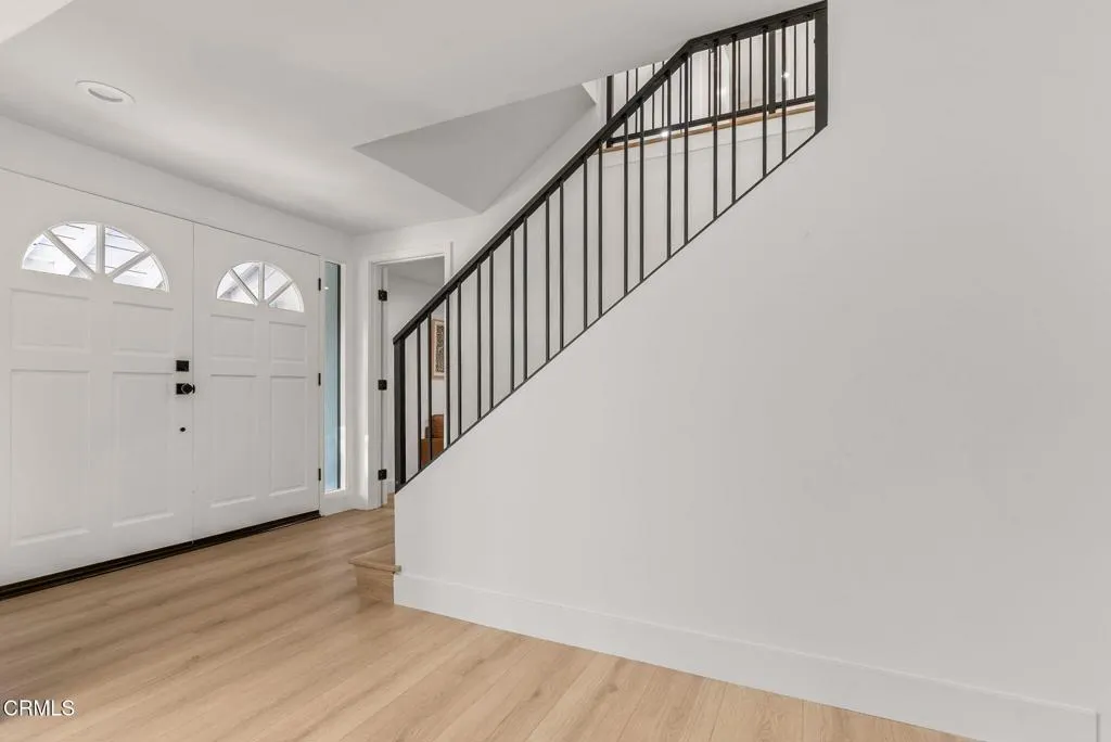 5-web-or-mls-10856-topeka-dr 5-web-or-mls-10856-topeka-dr