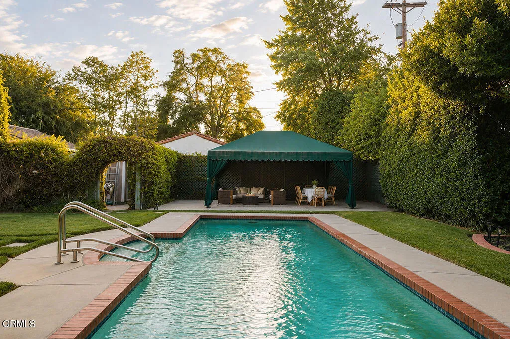 41_poolpatio