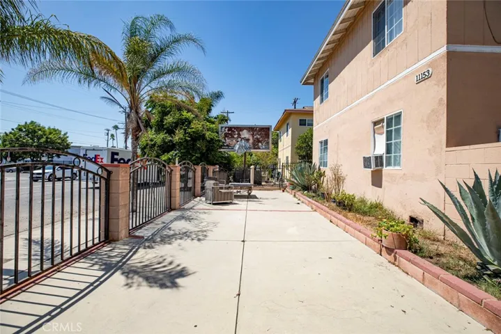 11153 Sherman, Los Angeles, California 91352 — photo 5