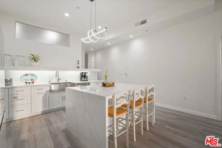 1100 Wilshire Boulevard 3307, Los Angeles, California 90017 — photo 5
