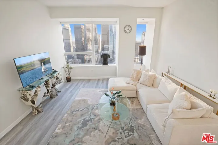 1100 Wilshire Boulevard 3307, Los Angeles, California 90017 — photo 4