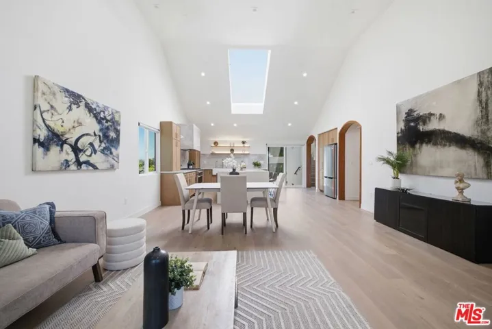 3926 S Ridgeley Drive, Los Angeles, California 90008 — photo 4