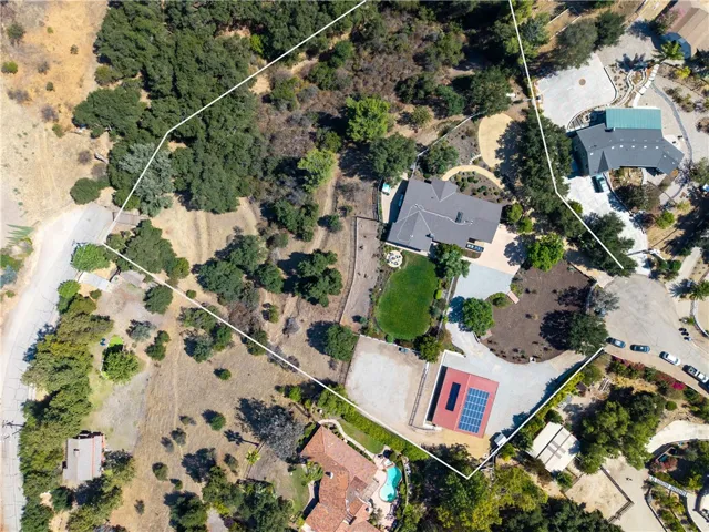 *PROPERTY  BOUNDARY LINES ARE FOR REFERENCE ONLY  AND HAVE NOT BEEN VALIDATED*