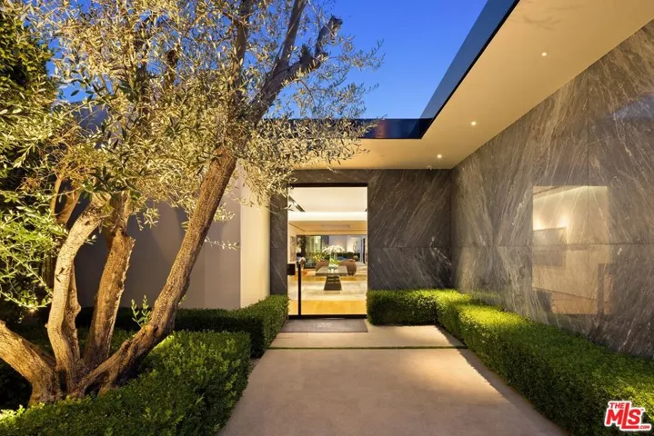 1877 Rising Glen Road, Los Angeles, California 90069 — photo 4