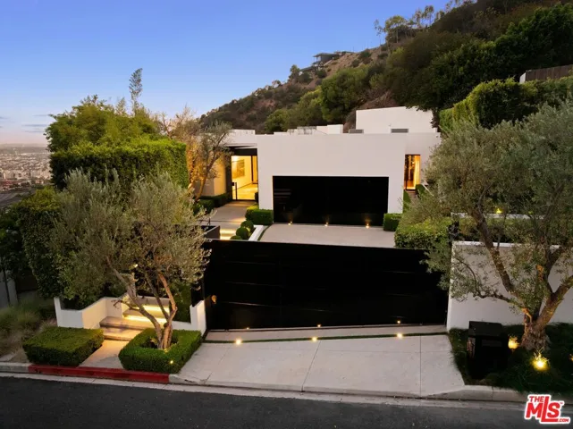 1877 Rising Glen Road, Los Angeles, California 90069 — photo 5