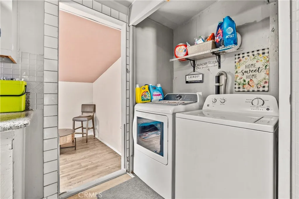 LAUNDRY AREA OFF KITCHEN LAUNDRY AREA OFF KITCHEN