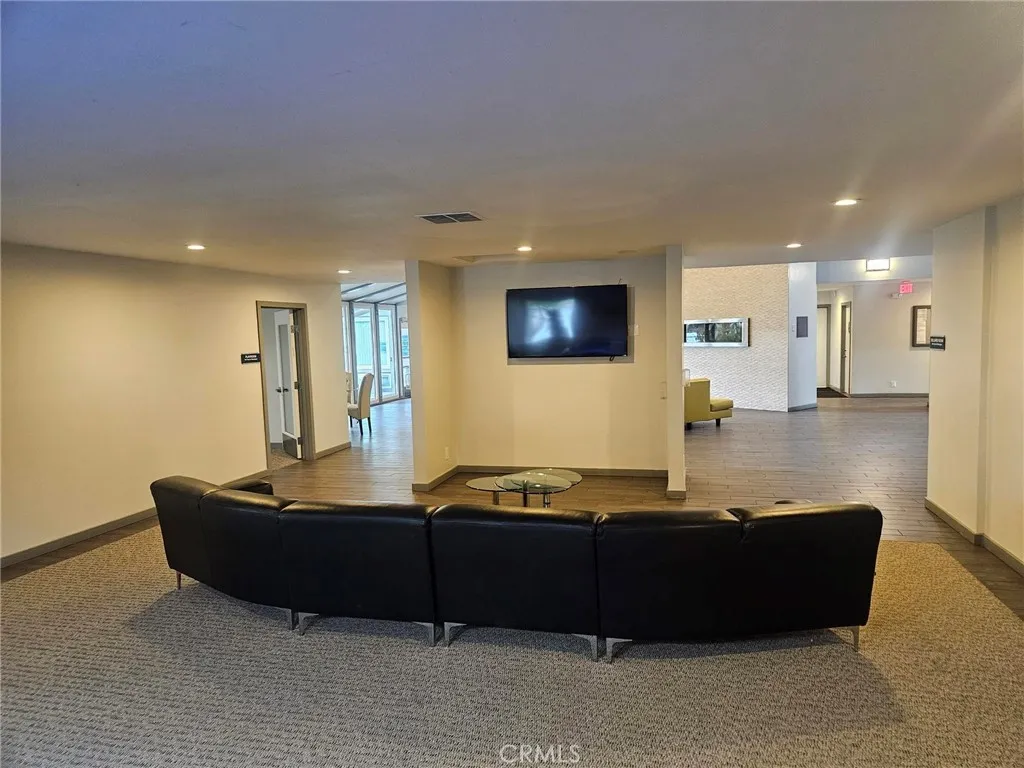 CLUBHOUSE ENTERTAINMENT AREA CLUBHOUSE ENTERTAINMENT AREA