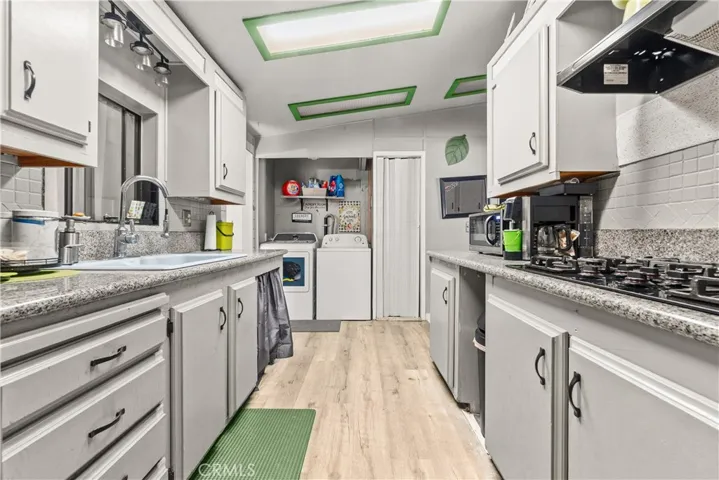 KITCHEN PIC 1