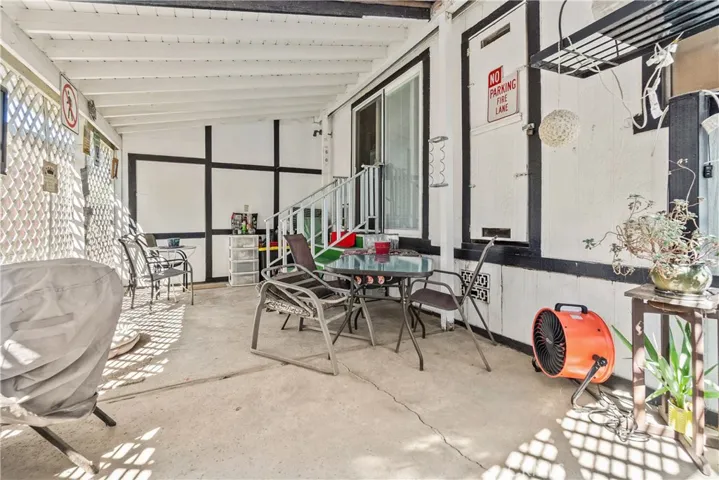 EXTERIOR COVERED PATIO