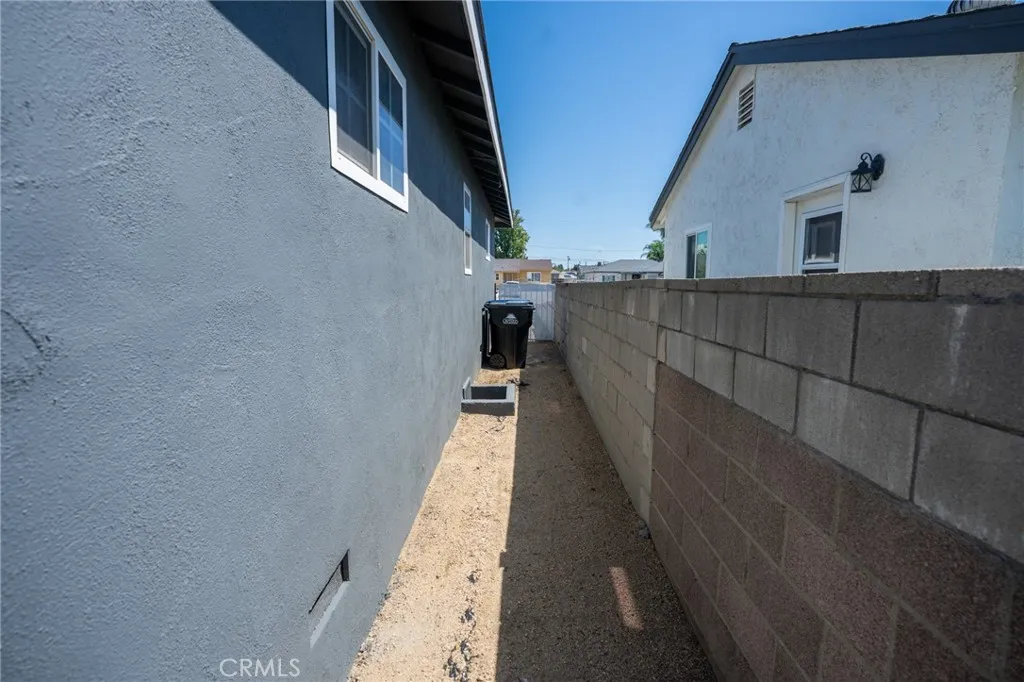 Side Yard Side Yard