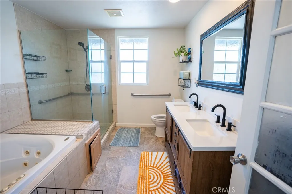 Upstairs Bathroom #1 (Primary Bathroom) Upstairs Bathroom #1 (Primary Bathroom)