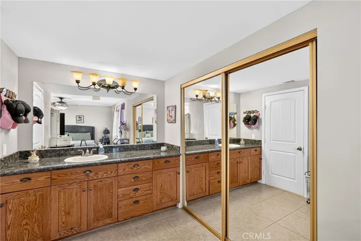 Vanity/Sink Area