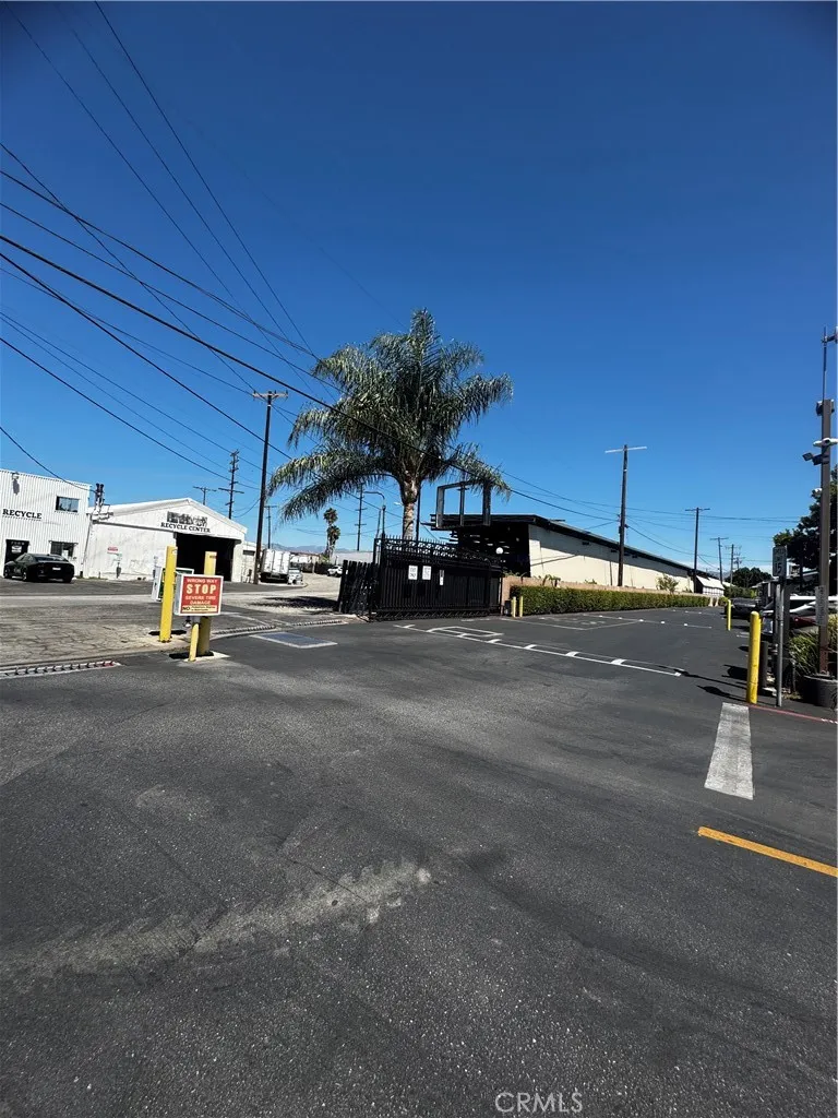 7560 Woodman 81, Van Nuys, California 91405 — photo 4