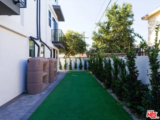 2817 S Redondo Boulevard, Los Angeles, California 90016 — photo 4