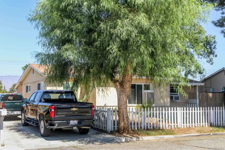 580 Kit, Hemet, California 92543 — photo 4