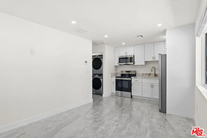 16042 Knapp Street, North Hills, California 91343 — photo 4