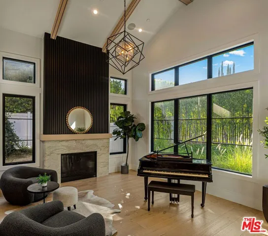 5124 Calvin Avenue, Los Angeles, California 91356 — photo 4
