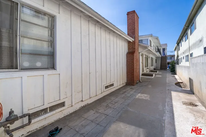 1631 Granville Avenue, Los Angeles, California 90025 — photo 4