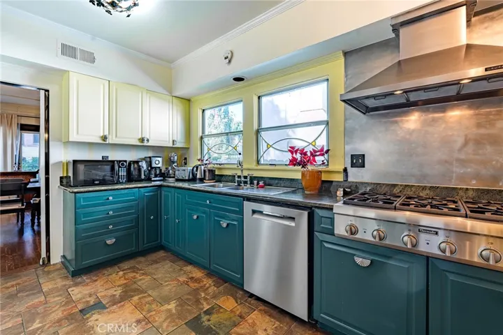 1900 Taft, Los Angeles, California 90068 — photo 4