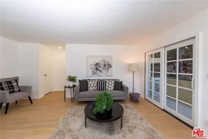 4350 Berryman Avenue 10, Los Angeles, California 90066 — photo 4