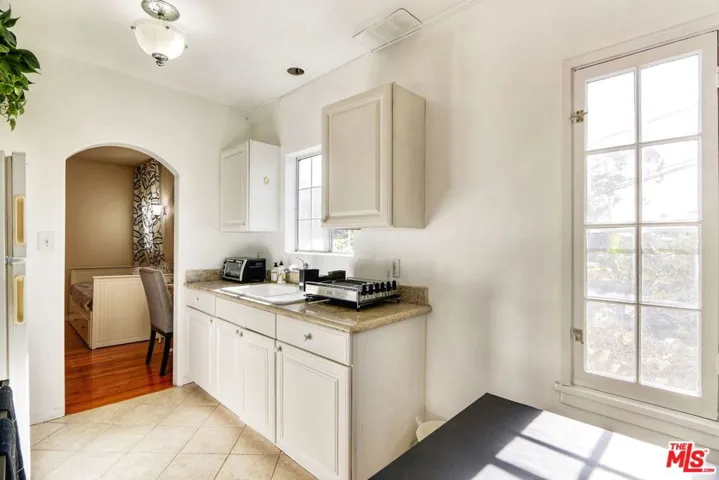 838 N Sycamore Avenue 1/2, Los Angeles, California 90038 — photo 4