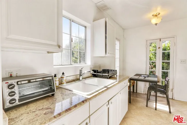838 N Sycamore Avenue 1/2, Los Angeles, California 90038 — photo 5