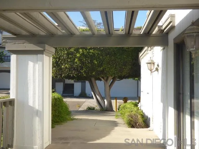 6761 Fashion Hills Blvd, San Diego, California 92111 — photo 4