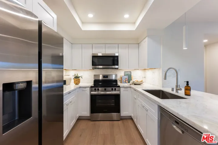 5800 Owensmouth Avenue 76, Woodland Hills, California 91367 — photo 4