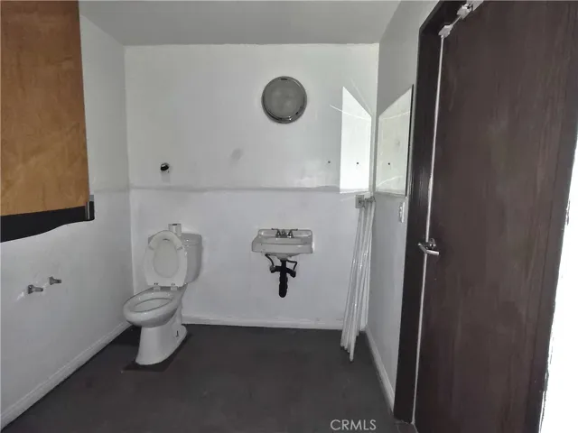118 E Foothill, Rialto, California 92376 — photo 5