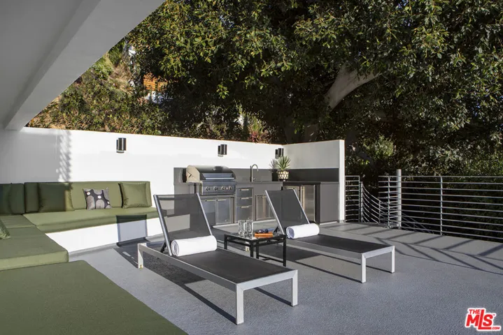 1517 Oriole Lane, Los Angeles, California 90069 — photo 5