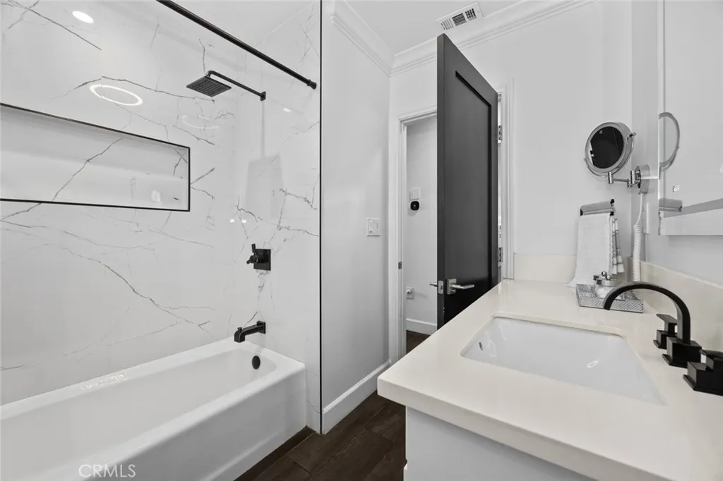 Full bath located in hall way Full bath located in hall way