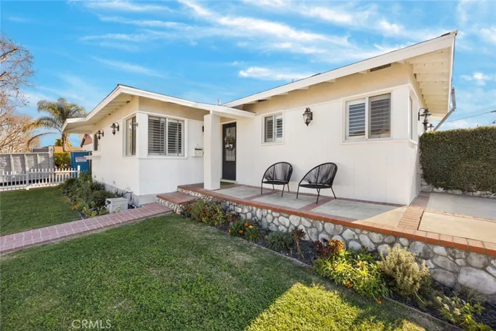 Beautiful upgraded home!