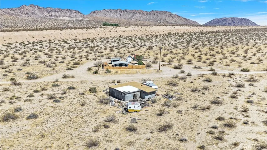 4225 Cathy's Lane, Landers, California 92285 — photo 5