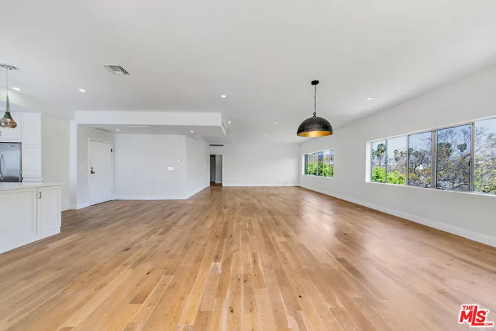339 N Oakhurst Drive 401, Beverly Hills, California 90210 — photo 4