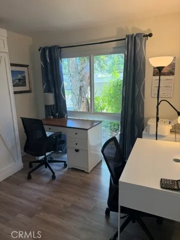 Guest Room with 2 Desks