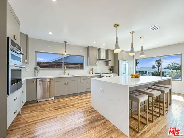 5810 S Halm Avenue, Los Angeles, California 90056 — photo 5